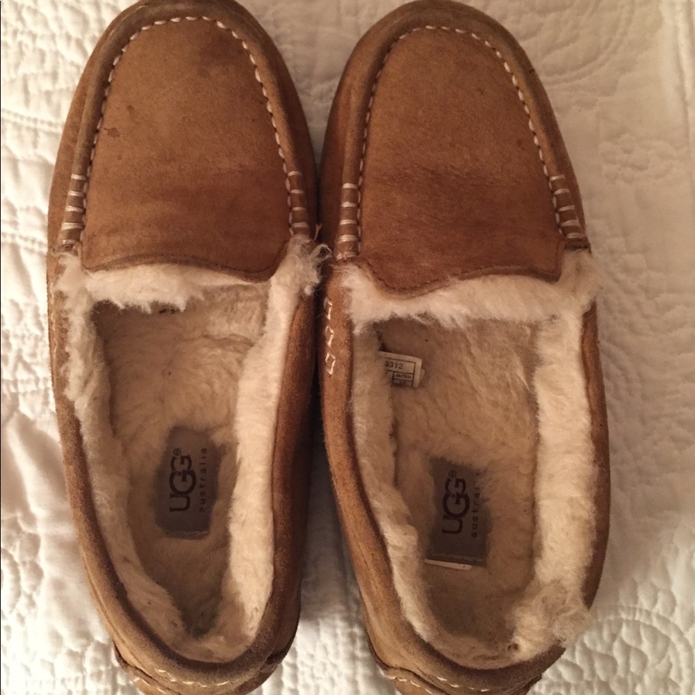 Ugg house shoes! Size 7!!